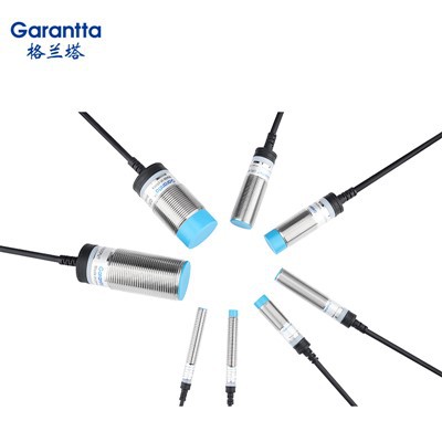 Parallel connection between proximity sensors and AC sensors